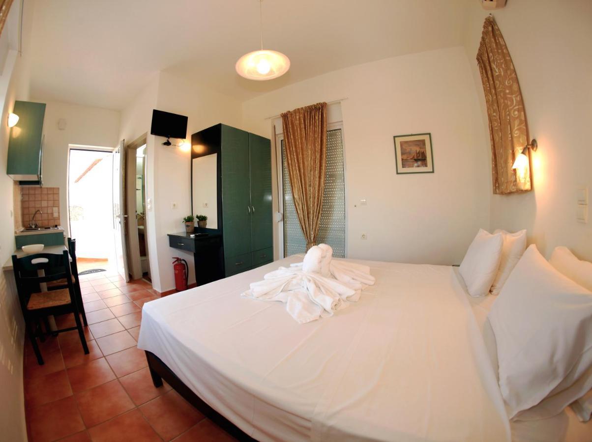 Tersanas Beach Lodges ภายนอก รูปภาพ