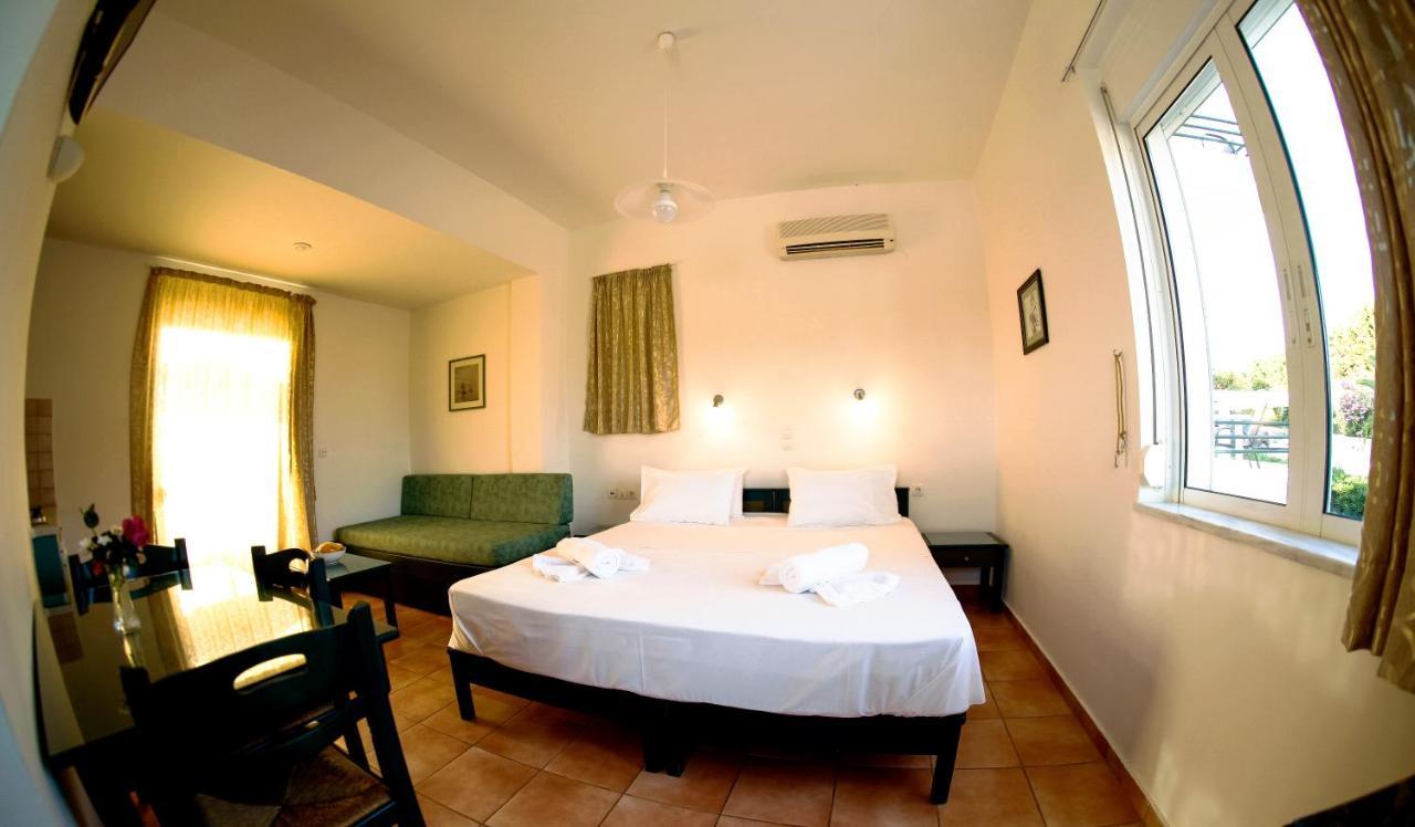 Tersanas Beach Lodges ภายนอก รูปภาพ