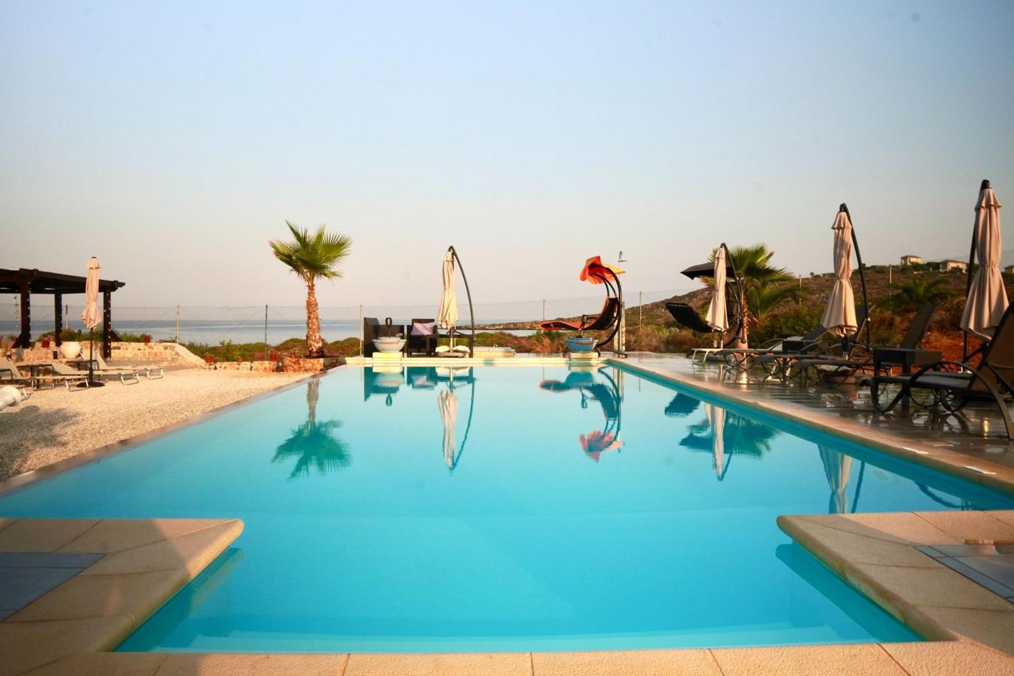 Tersanas Beach Lodges ภายนอก รูปภาพ